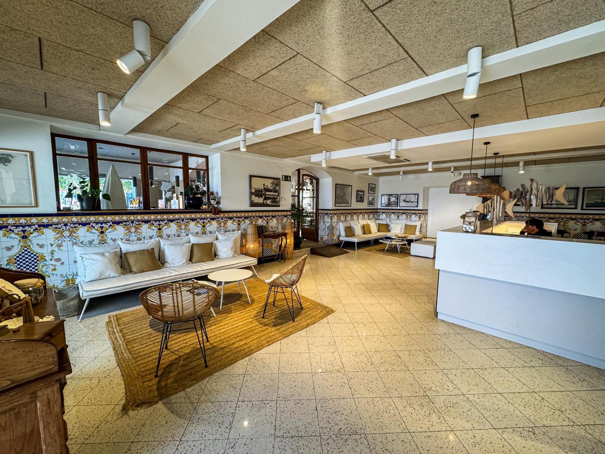 Hotel Marina Roses Bagian luar foto