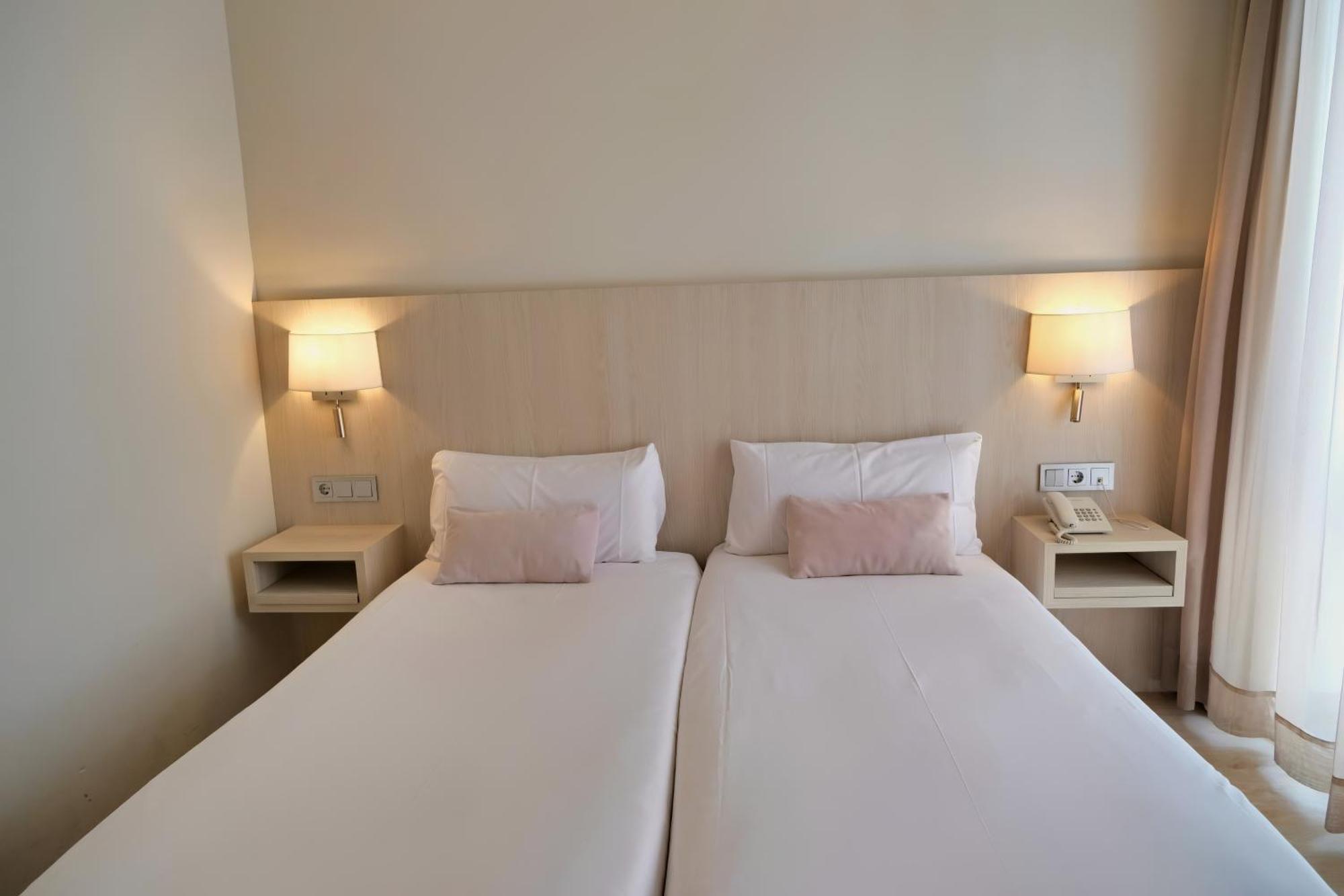 Hotel Marina Roses Bagian luar foto