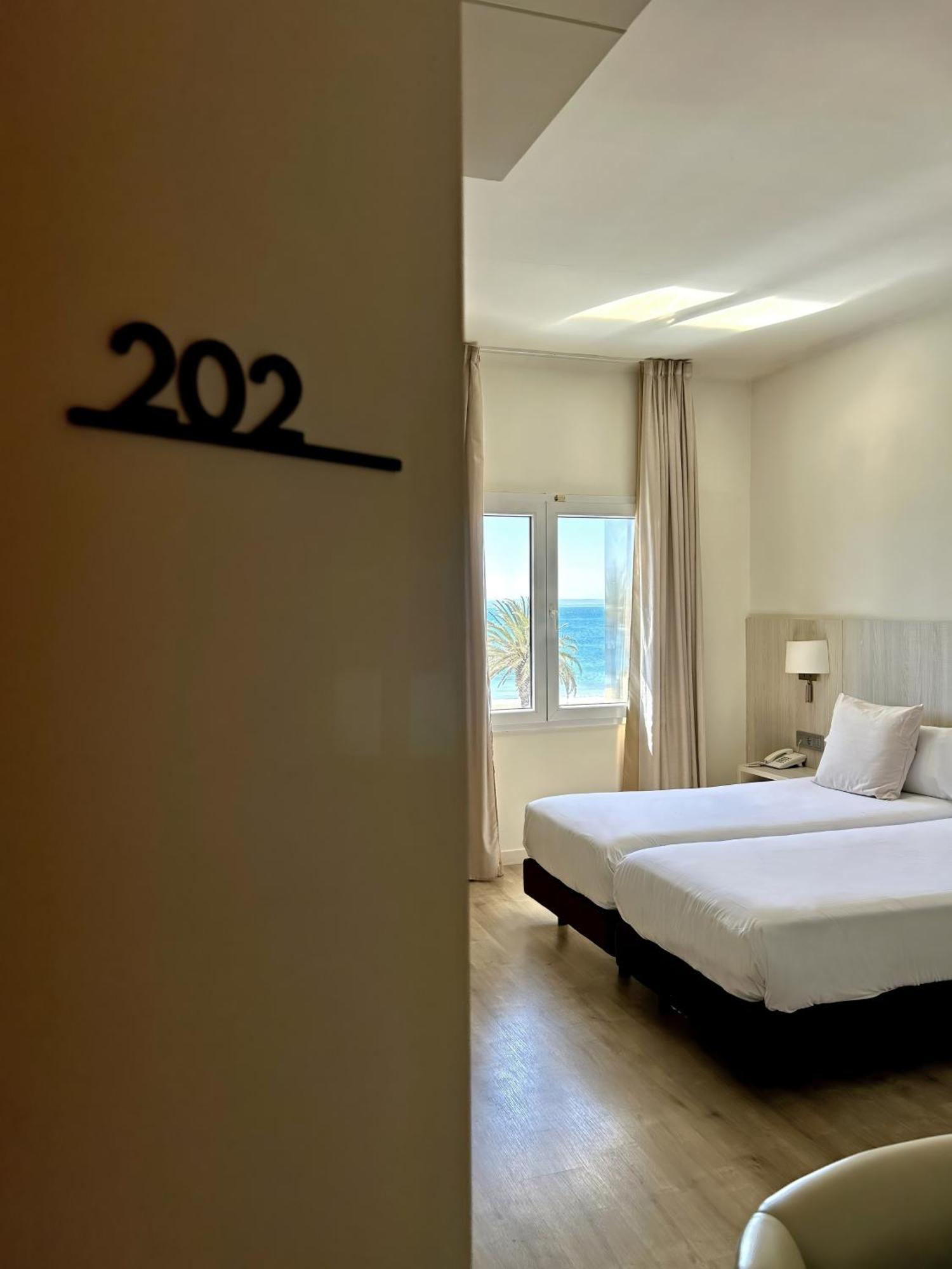 Hotel Marina Roses Bagian luar foto