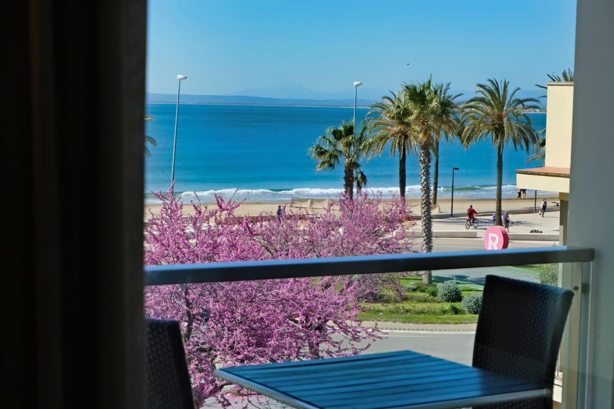 Hotel Marina Roses Bagian luar foto